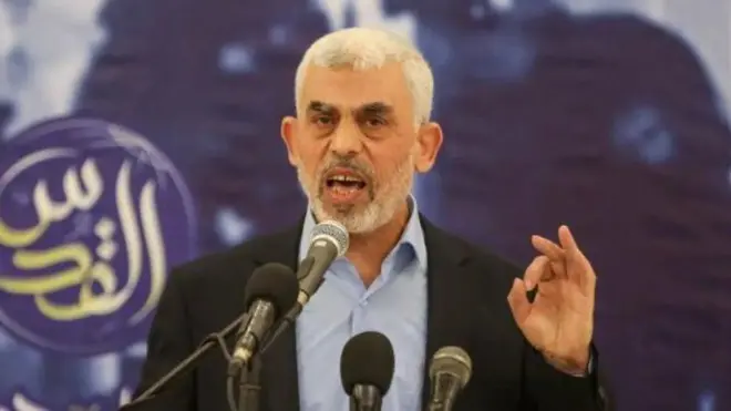 Yahya Sinwar, oo 61 jir ah, ayaa la sheegay inuu waqtigiisa intiisa badan ku qaatay inuu ku dhuumaaleysto godad ku yalla marinka Qaza.