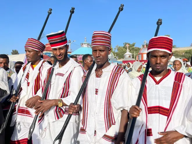 Suuraa sirna Kataraa magaalaa Adaamaa kabajamaa oolerratti dargaggoota uffataa aadaan miidhaganii sirnicharratti hirmaatan