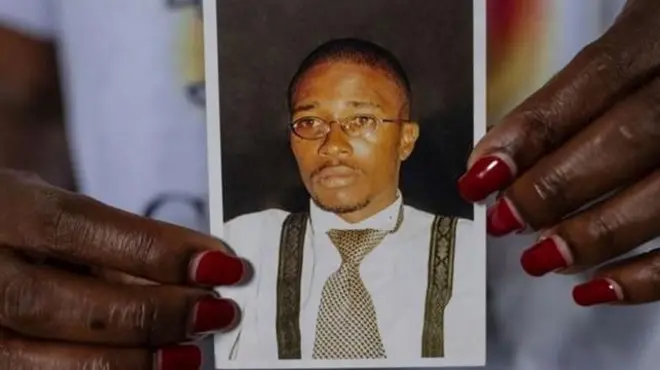 ፍሎሪበርት ብዋና ቹይ ቢን ኮሲቲ ፎቶግራፍን የያዘች ሴት