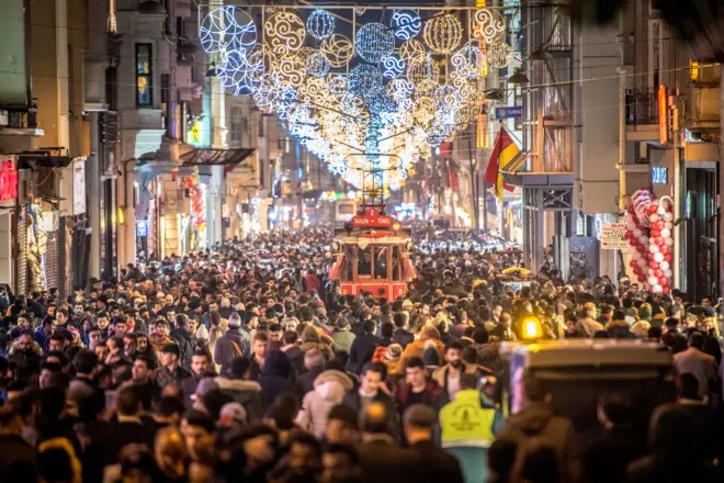 Yeni yıl günü İstiklal Caddesi'nden bir görüntü.