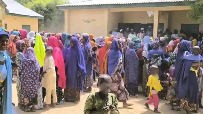 Foto of some refugees for one public school for Isa local goment area for Sokoto state