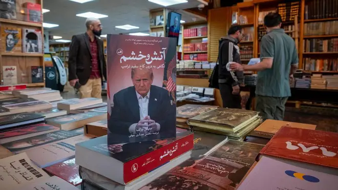 یک کتابفروشی در ایران