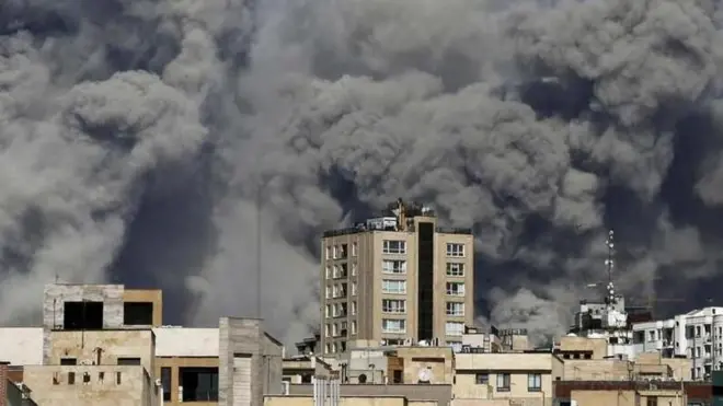 dim iznad zgrada posle napada 