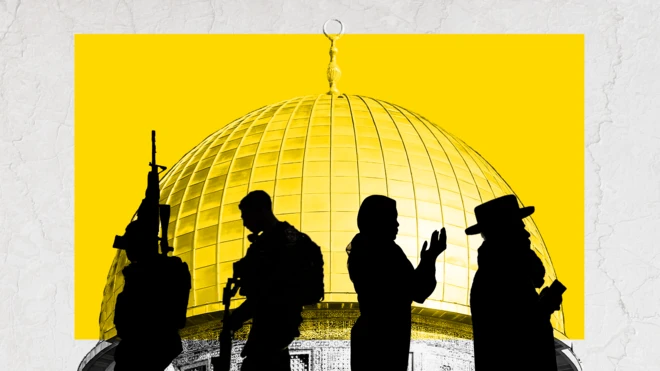 Silhouettes d'un soldat israélien armé et d'un fidèle musulman se tenant les mains devant le visage - tous deux devant le dôme de la mosquée al Aqsa / Mont du Temple.