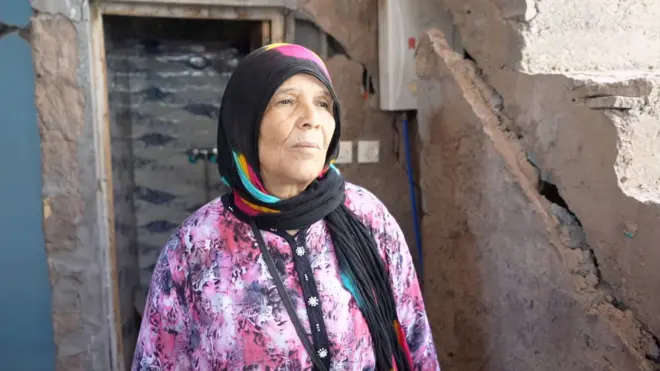 مواطنة مغربية انهدم منزلها بسبب زلزال المغرب