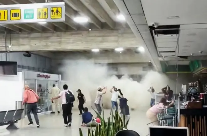 베네수엘라에서 지진으로 공항 청사가 무너져내리는 모습