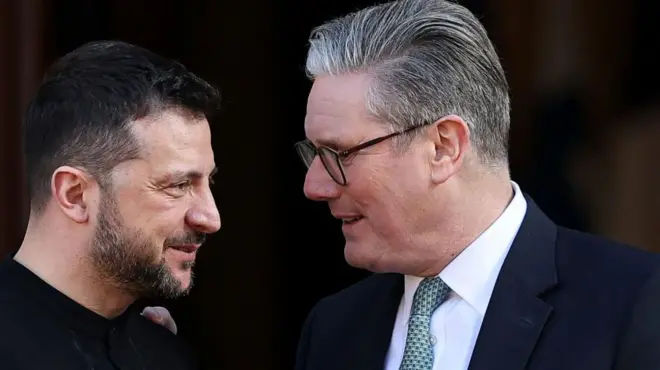 यूक्रेनी राष्ट्रपति वोलोदिमीर ज़ेलेंस्की, ब्रितानी प्रधानमंत्री कीएर स्टार्मर