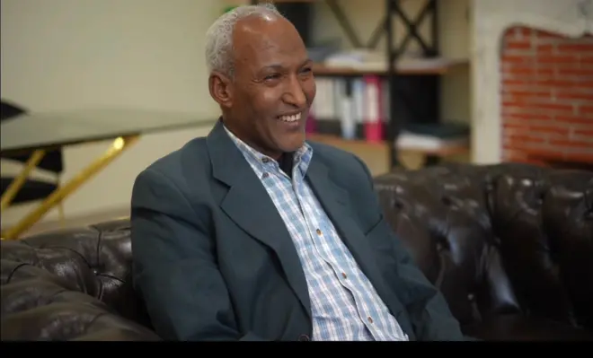 Dhowr iyo soddon sano kadib markii ay burburtay dowladdii hore ee Soomaaliya muwaadin Soomaaliyeed ayaa waxa uu dib usoo celiyay lacag uu sheegay in ay si qalad ah ugu baxday