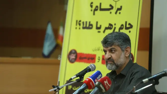 مهدی نصیری در مناظ‍ره اخیر به تندی از سیاست خارجی جمهوری اسلامی و شخص آیت‌الله خامنه‌ای انتقاد می‌کند