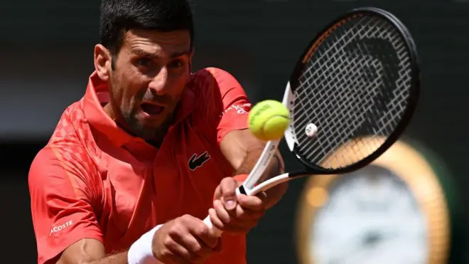 نواک جوکوویچ در سال‌های ۲۰۱۶ و ۲۰۲۱ قهرمان رولان گاروس شده است