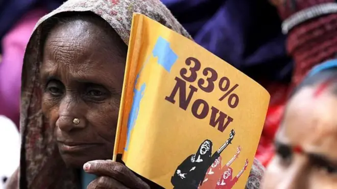 महिलांच्या संघटना आणि महिला खासदार अनेक वर्षांपासून महिलांसाठी आरक्षणाची मागणी करत आहेत.