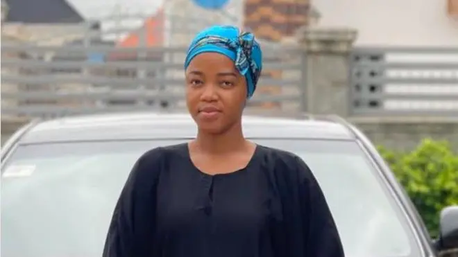 Titilayo Ibrahim yi efe ojii ma kee isi ya na foto a