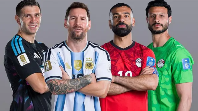 (L-R) Emiliano Martinez and Lionel Messi of Argentina and Mohamed Salah and Mohamed El Shenawy of Egypt ahead of di FIFA World Cup 2026 Round 16 match between Argentina and Egypt