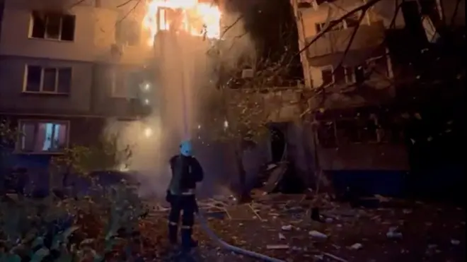 пожарый тушит пожар в запорожье 