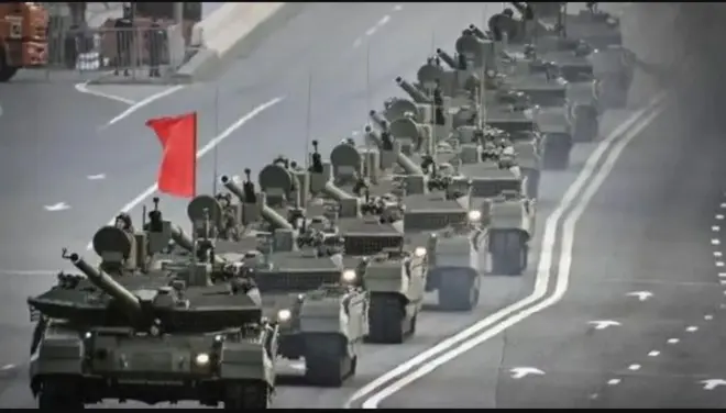 Laga soo bilaabo dhoola tuska militariga Ruushka oo u dabaaldegaya Maalinta Guusha
