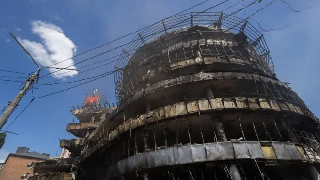 спалена будівля ТРЦ "Квадрат" у Києві