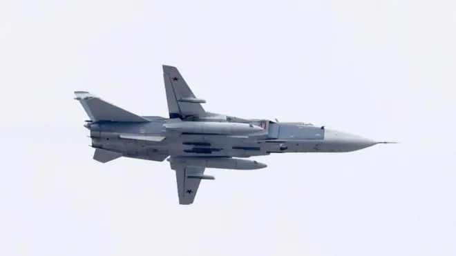 Сүрөттө: Иран 2026-жылдын 2-мартында Катардагы аскердик базада жүргүзүлгөн операцияга эки Су-24 учагы (сүрөттө ушундай типтеги орусиялык учак) тартылганын билдирди.