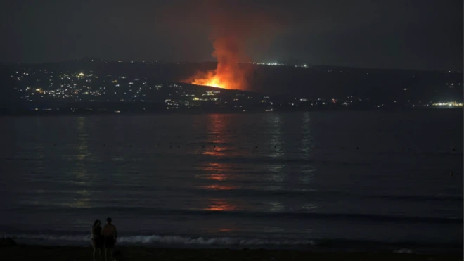 صورة تظهر موقع الانفجار كما ظهر من مدينة صور في لبنان 