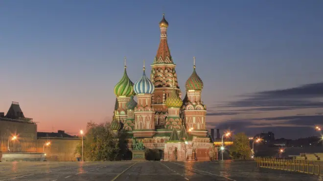 Saint Basil's Cathedral in Moscow မော်စကိုက စိန့်ဘေဆဲလ်စ်ဘုရားကျောင်း