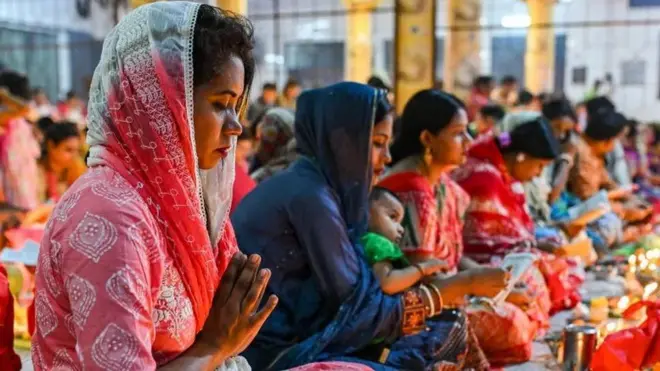 نساء هندوس.