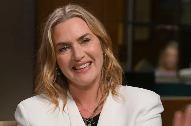 Kate Winslet ari mu kiganiro n'umunyamakuru wa BBC, Winslet yamamaye cyane ubwo yakinaga filimi ya Titanic 