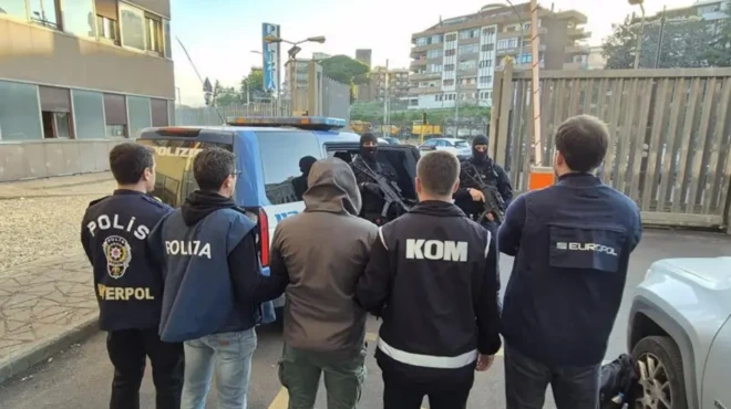 در عملیاتی که ماه مه در ایتالیا انجام شد، باریش بویون دستگیر شد. سوئیس، ایتالیا، ترکیه و آلمان به صورت مشترک این عملیات را انجام دادند