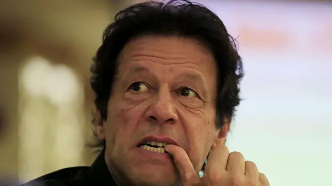 पाकिस्तान सरकारने इम्रान खान यांच्या पक्षावर बंदी घालण्याचा निर्णय का घेतला?