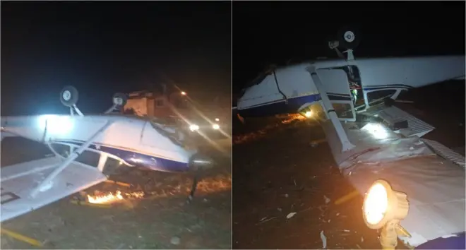 Obere ụgbọelu na-acha ọcha ma nwee akara anụnụ anụnụ dara ada ma sọgharịa isi