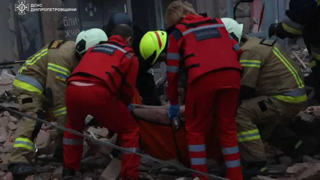 Екстрені служби працюють на місцях російських ударів на Дніпропетровщині