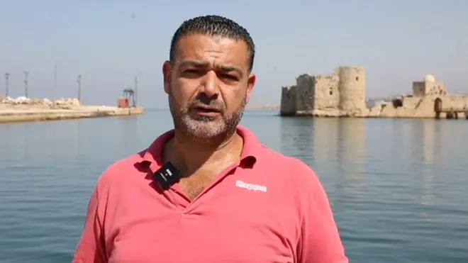 صياد لبناني في ميناء صيدا