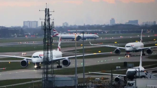 Очередь из самолетов