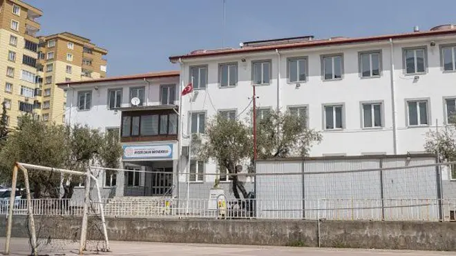 Okulun dışarıdan görünüşü 