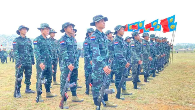 ဖယ်ခုံအခြေစိုက် လှုပ်ရှားတဲ့ KNDF တပ်ဖွဲ့ဝင်တချို့ (ပုံဟောင်း)