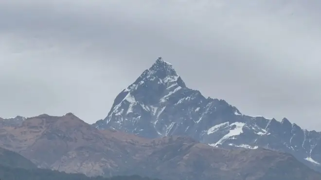 माछापुच्छ्रे हिमाल