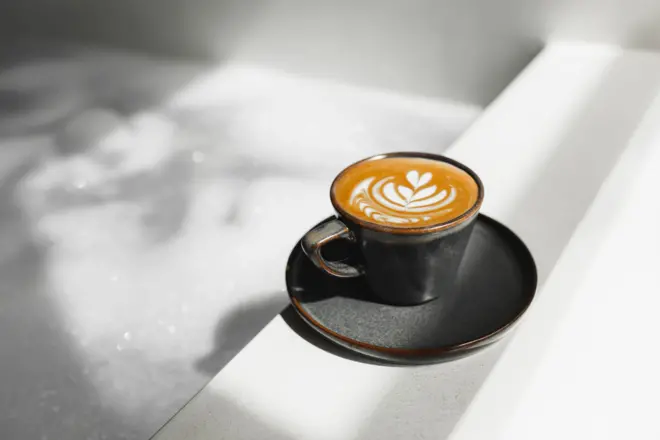 Halkii kiilo waxaa la iibiya £2,500 oo pound waxaana si toos ah loogu iibiyaa maqaayadaha hoteellada iyo suuqayada adduunka oo dhan.