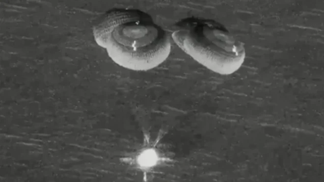 момент приводнения "Дрэгон Эндевор"