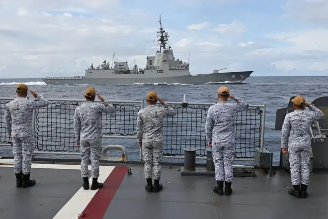 Hải quân Philippines tập trận chung với hải quân Canada và Úc gần bãi cạn Scarborough tại Biển Đông vào ngày 3/9/2025