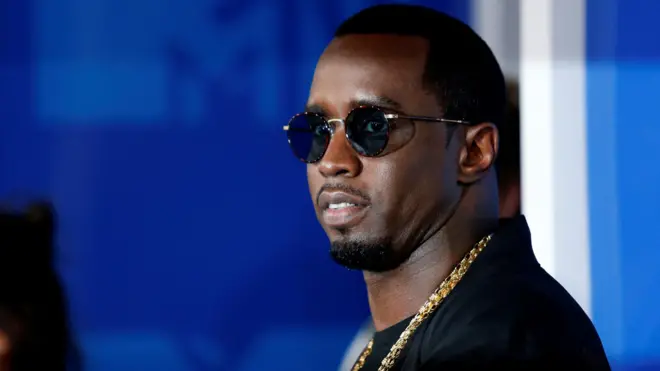Sean "Diddy" Combs wear sunglasses and gold chain