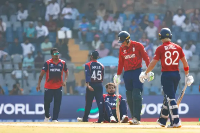 मुम्बईको वानखेडे रङ्गशालामा इङ्ल्यान्डविरुद्ध खेल्दै गरेका नेपाली क्रिकेट खेलाडीको फाइल तस्बिर 