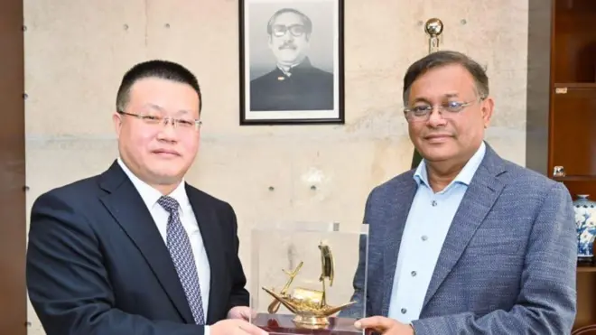 रविवार को विदेश मंत्री हसन महमूद के साथ चीन के राजदूत याओ वेन ने मुलाक़ात की.