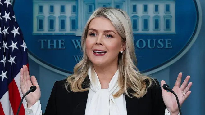 Пресс-секретарь Белого дома Кэролайн Ливитт во время брифинга 4 марта