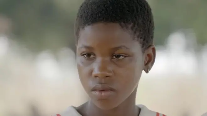 Fatima, 11, yakuwe iwabo mu rugo hagati mu ijoro