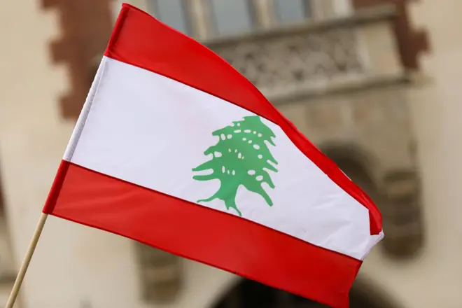 العلم اللبناني