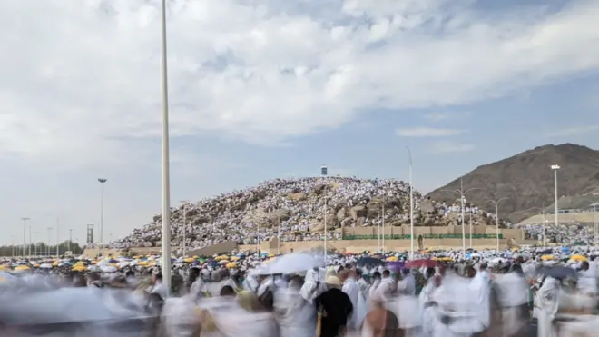 الحجيج على جبل عرفة