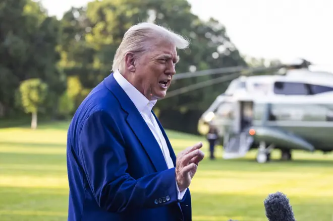 Tramp se obraća novinarima