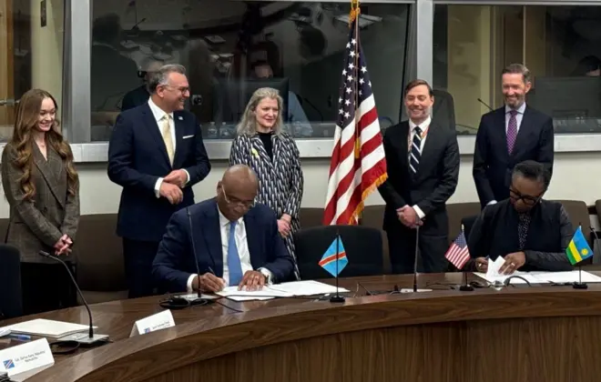 Intumwa za DRC n'Urwanda zitera igikumu ku nteguro y'ugukorera hamwe mu vy'ubutunzi,zihagarariwe na n'icegera c'umushikiranganji w'imigenderanire wa Amerika Hooker hamwe n'umuhanuzi mukuru Boulos