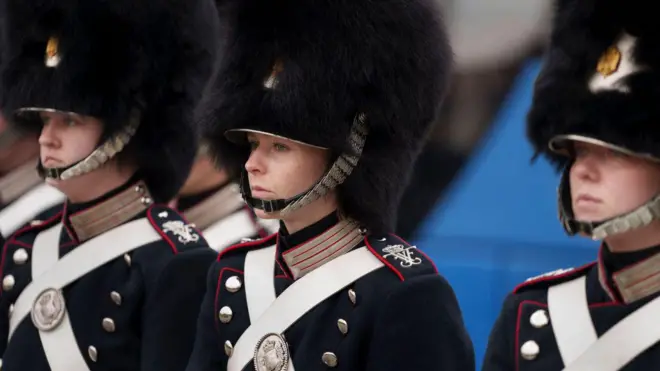 Військовослужбовиці Королівської лейбгвардії на параді 