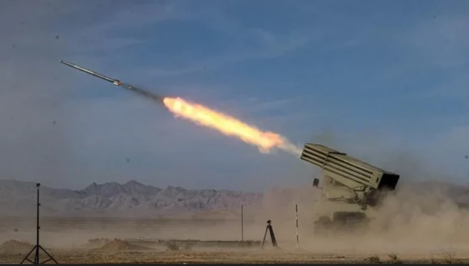 ইরানের ক্ষেপণাস্ত্র হামলা অনুশীলনের ছবি। সম্প্রতি ইরাক, সিরিয়া ও পাকিস্তানে হামলা চালিয়েছে দেশটি।