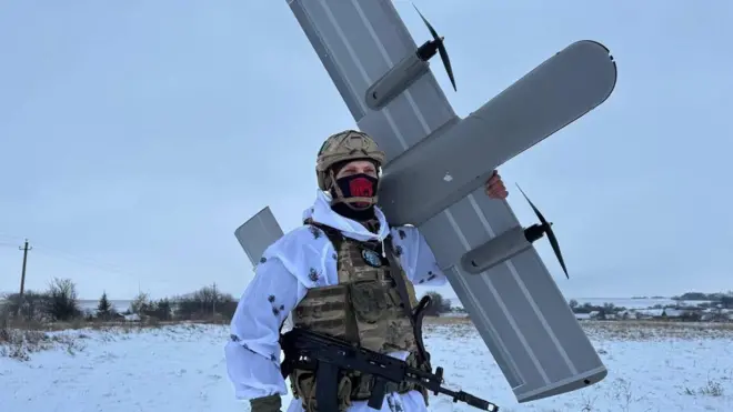 Російський військовий з дроном "Молния"