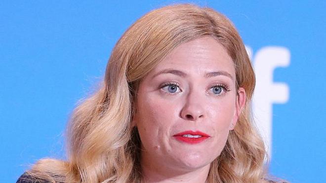 Susannah falandoestŕela betevento